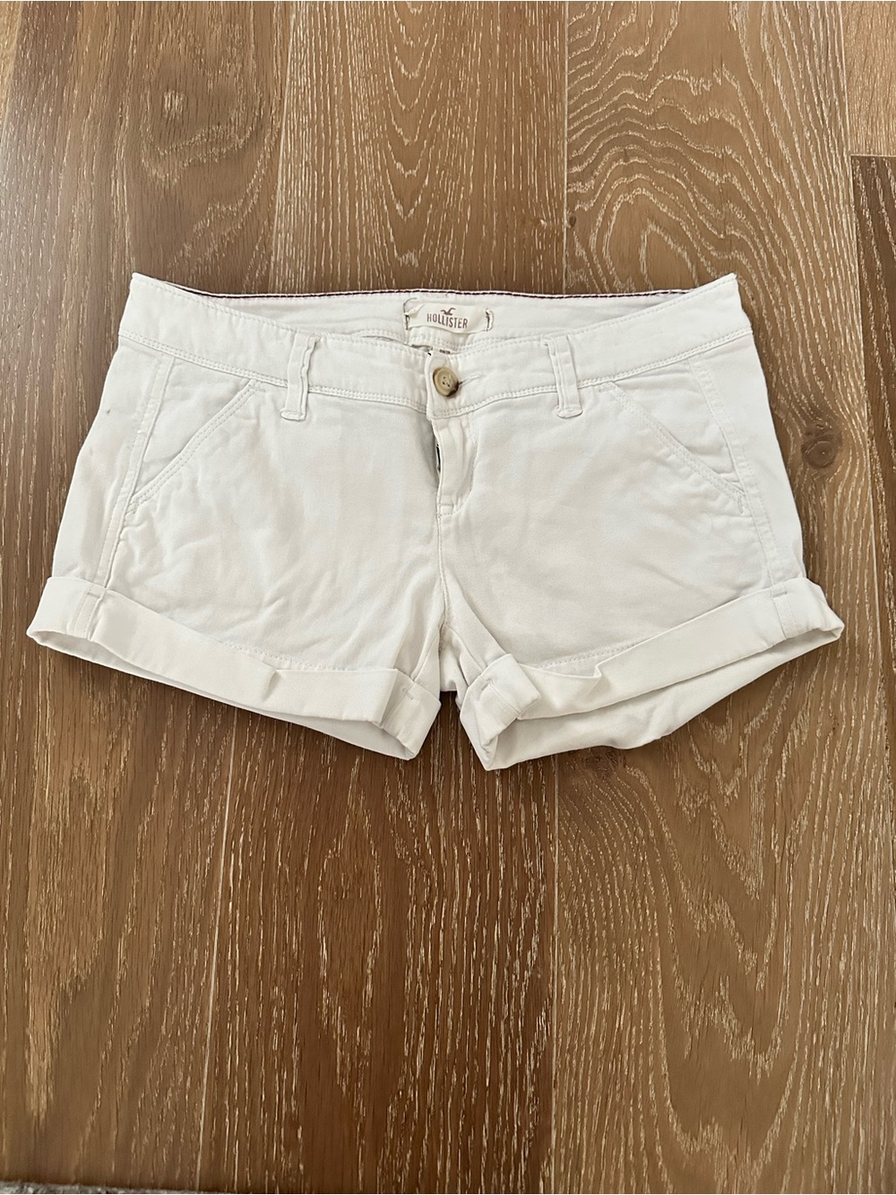 Y2K Hollister Women's White Rolled-Hem Cotton Low Rise Shorts Size 1